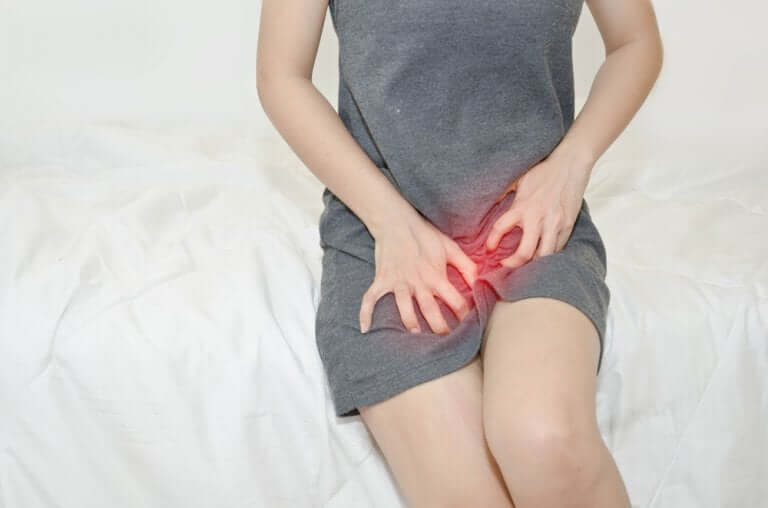 Donna con candidosi vaginale.