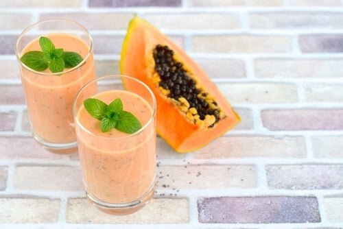 Smoothies di papaya e kefir