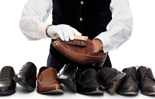 Lucidare le scarpe di pelle