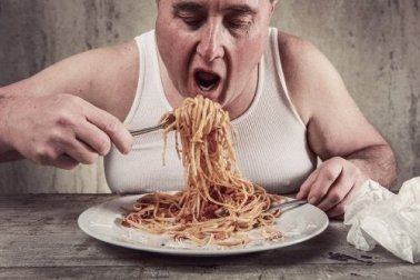 Mangiare velocemente influisce sul peso?