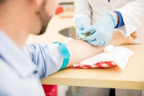 Prelievo del sangue tra gli esami per le malattie sessualmente trasmissibili