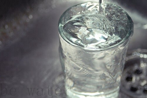 Bicchiere con acqua
