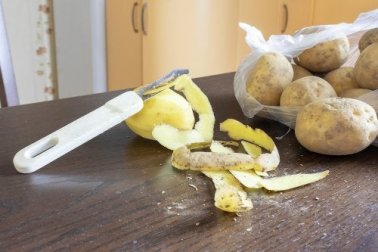 Detersivo fai-da-te con bucce di patata
