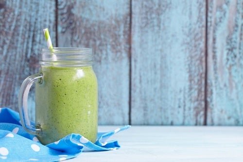 Frullato proteico a foglie verdi