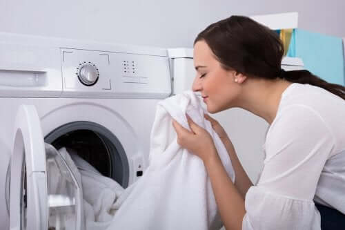 Eliminare la puzza di umidità dagli indumenti