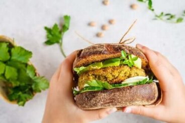 Hamburger vegani: 2 varianti da provare