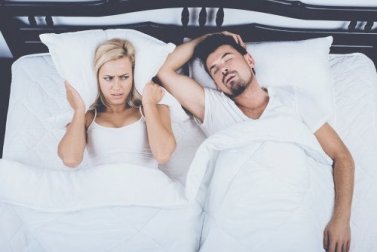 Russare di meno: 4 trattamenti alternativi