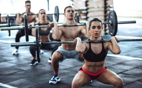 Benefici e rischi del crossfit allenamento con il bilanciere