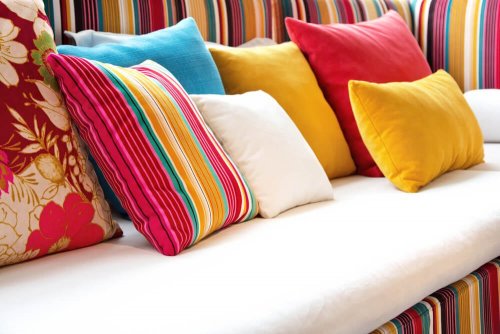 decorare i vostri cuscini darà nuova vita al vostro soggiorno