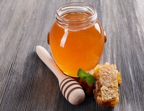 Barattolo che contiene miele