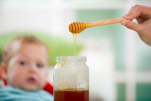 Il miele è pericoloso per i neonati. Scoprite perché
