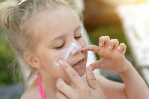 Proteggere la pelle dei bambini in estate