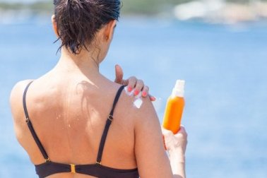 Schiarire le macchie solari con rimedi naturali