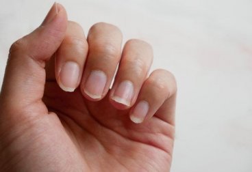 Trattare le unghie fragili con 4 ingredienti naturali