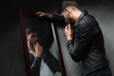 Partner narcisista: 10 segnali per riconoscerlo