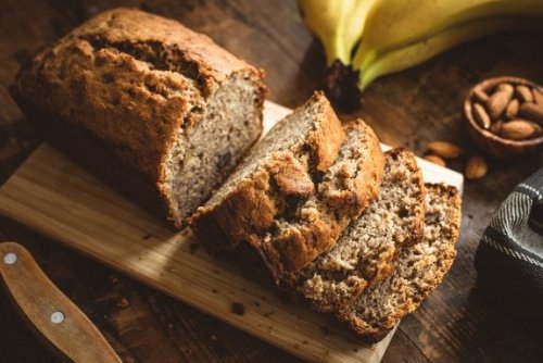 Ciambellone alle banana con mandorle