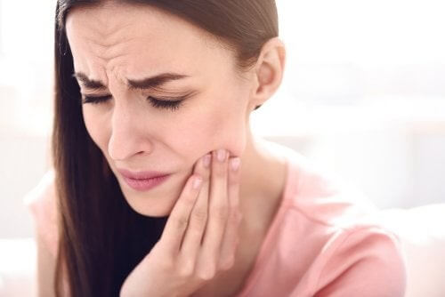 Calmare il mal di denti in modo naturale