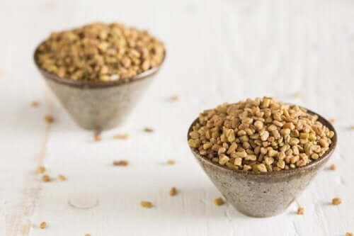 Ciotole con fieno greco