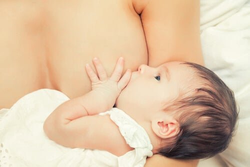 Neonato al seno