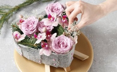 Realizzare fiori con diversi materiali