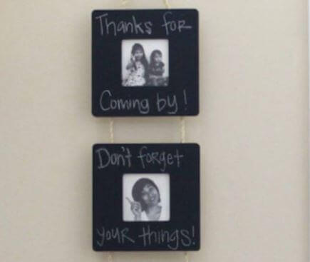 Decorare con le fotografie di famiglia, cornici lavagna