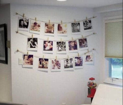 arredare con le foto di famiglia sospese a un filo