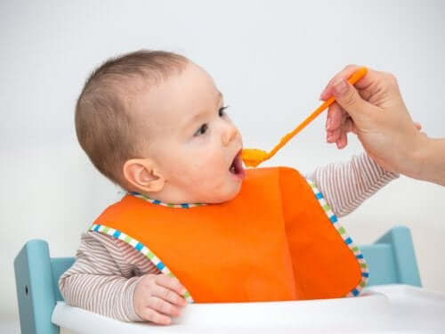 Dare da mangiare al neonato