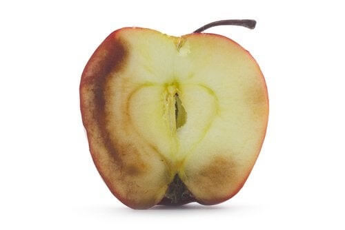 Frutta ossidata: cosa succede se la mangiamo?