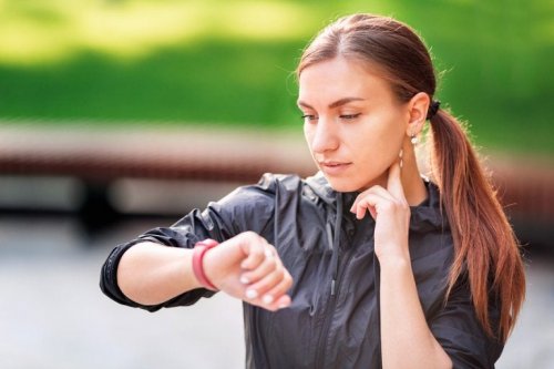 Atleta misura il polso