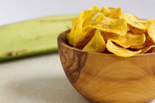 Le chips di verdure sono snack sani da portare al lavoro