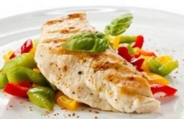 Petto di pollo con verdure: tenero e gustoso
