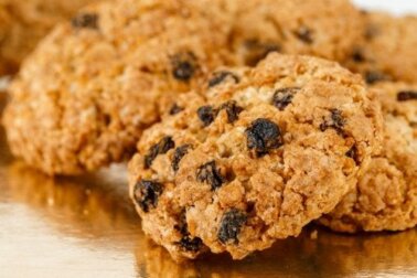 Biscotti all'avena e uvetta senza zucchero