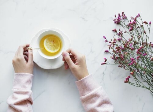 Tazza di té al limone