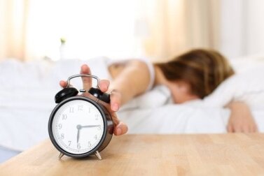 Svegliarsi stanchi: perché ci succede?