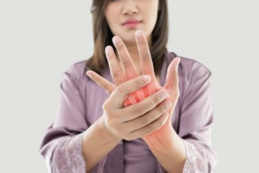 Calmare il dolore da artrite reumatoide con 5 erbe