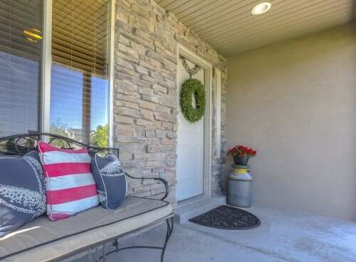 Panchina all'ingresso