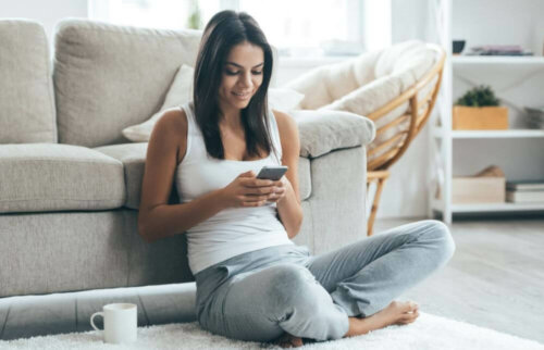 Donna con smartphone