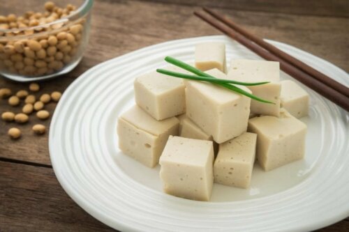 Formaggi vegani a cubetti