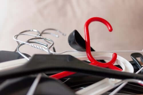 Fare ordine in casa: le grucce