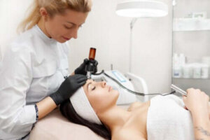 Radiofrequenza per il viso: quali sono i benefici?