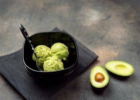 Salsa cremosa di avocado: più gusto alle insalate!