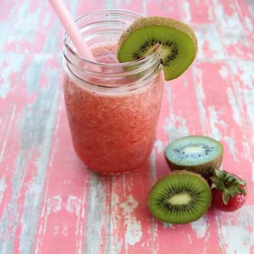 Succo di fragola e kiwi