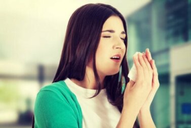 Evitare di toccarsi il viso durante la pandemia