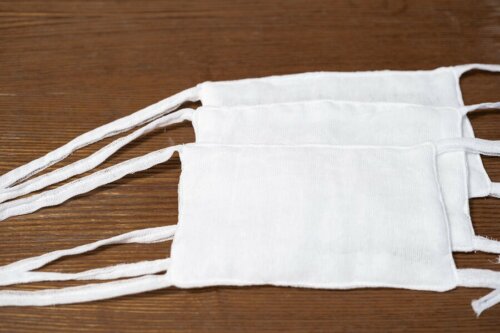 Mascherine fatte da magliette