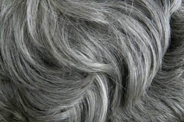 Lo stress fa venire i capelli bianchi secondo uno studio