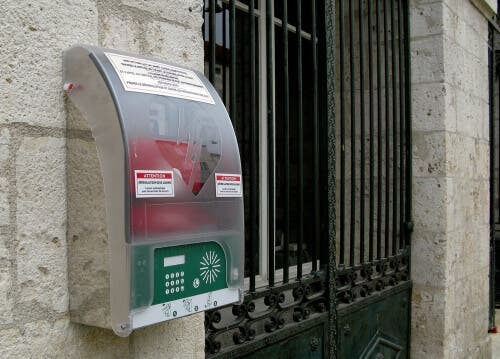 Defibrillatore per arresto cardiopolmonare