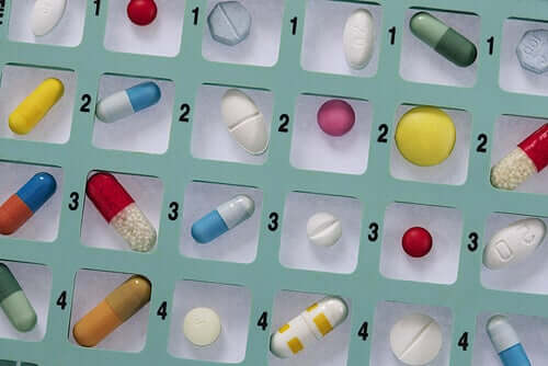 Automedicarsi con gli antibiotici: perché non bisogna farlo