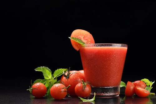 Il succo di pomodoro: benefici e svantaggi