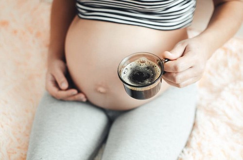 Bere caffè in gravidanza, sì o no?