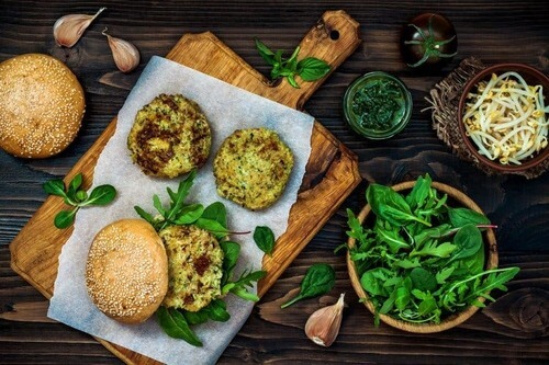 Hamburger vegano con i funghi.